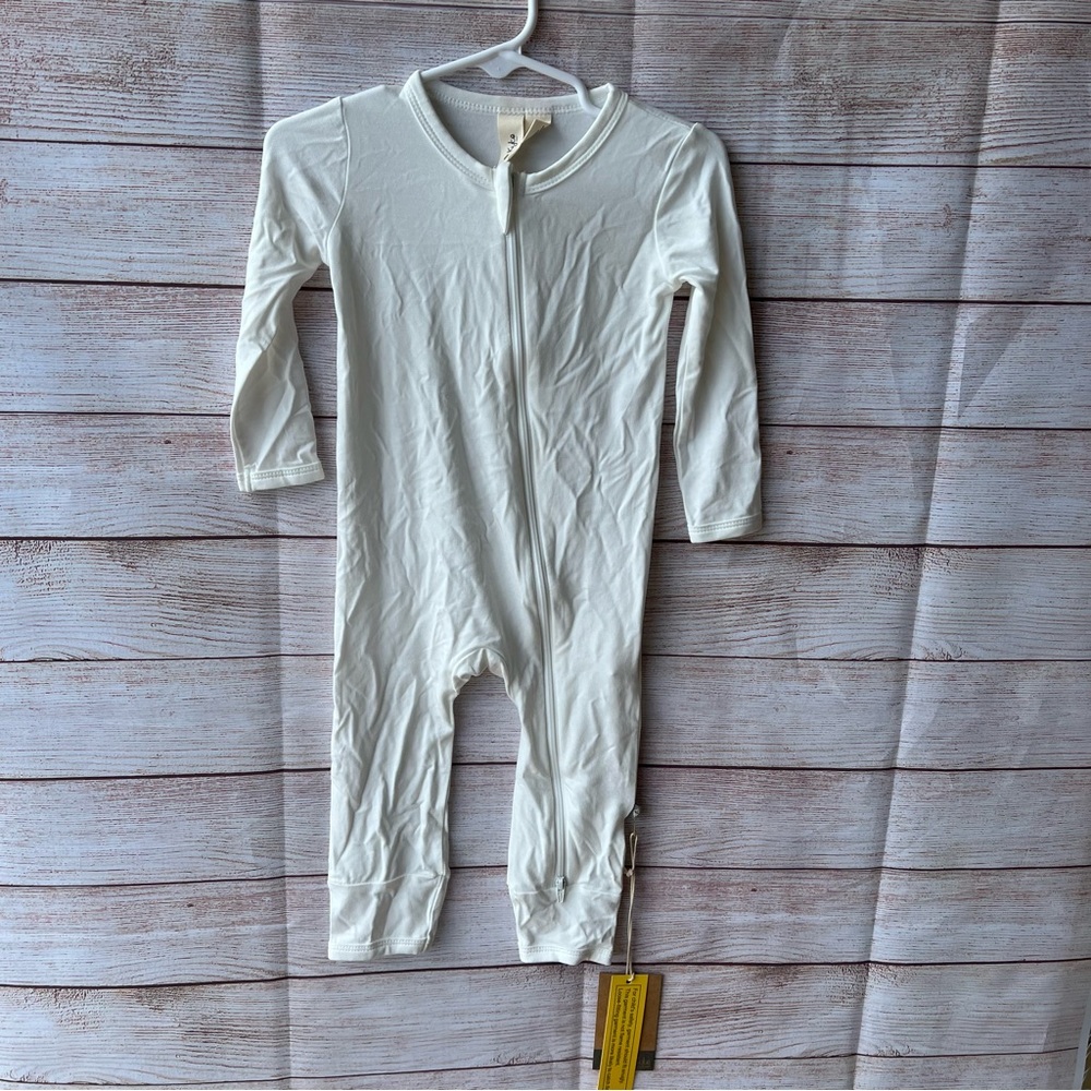 White Kyte 18-24 months zip sleeper NWT
